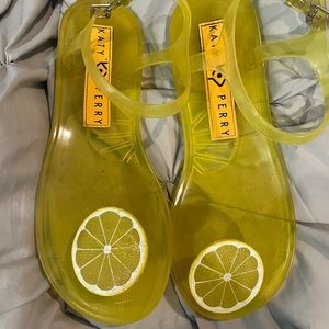 Katy Perry lemon jelly shoes 🍋